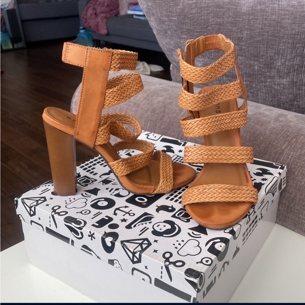 Bamboo tan/ brown heels. Size 5.5